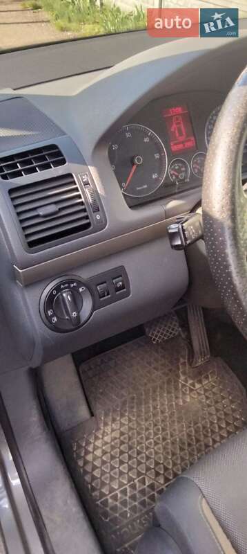 Мінівен Volkswagen Touran 2008 в Чернігові