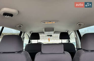 Минивэн Volkswagen Touran 2010 в 