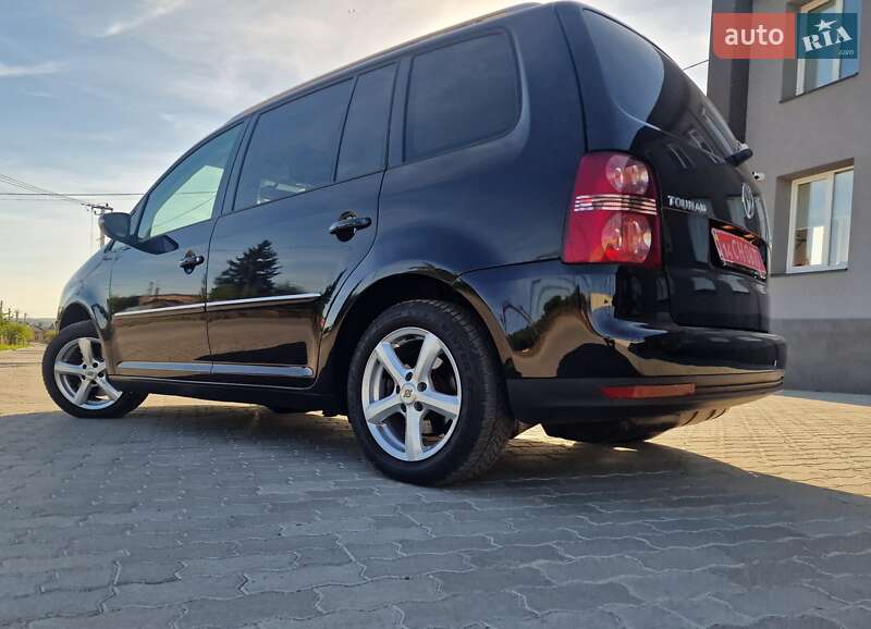 Минивэн Volkswagen Touran 2010 в 