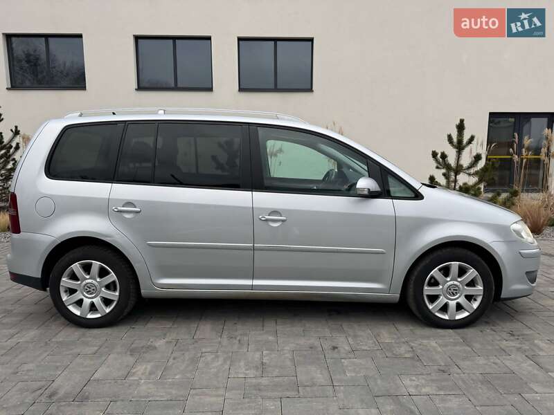 Мінівен Volkswagen Touran 2009 в Запоріжжі