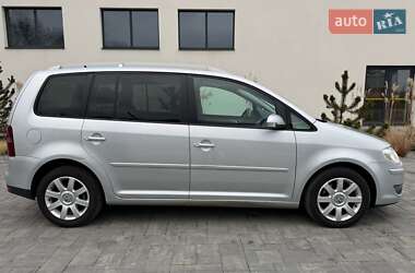 Мінівен Volkswagen Touran 2009 в 