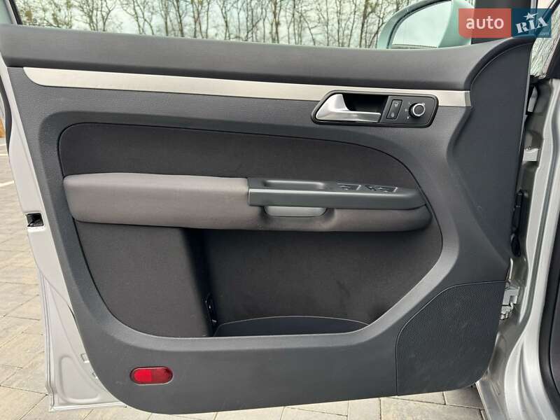 Мінівен Volkswagen Touran 2009 в Запоріжжі