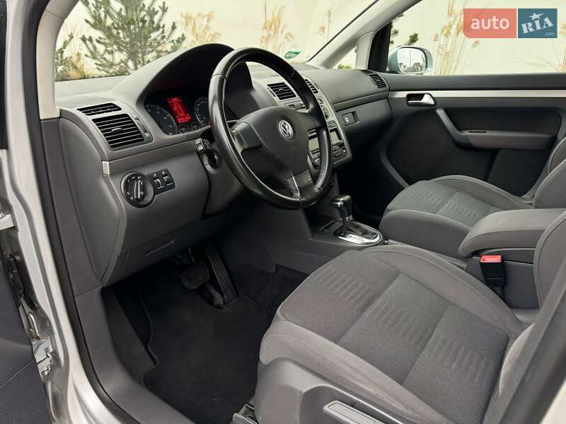 Мінівен Volkswagen Touran 2009 в Запоріжжі