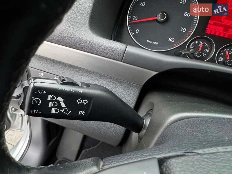 Мінівен Volkswagen Touran 2009 в Запоріжжі