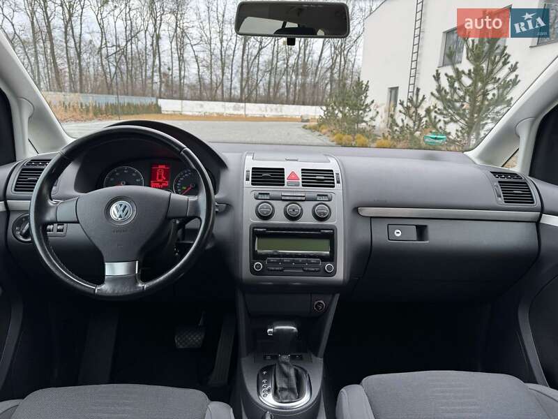 Мінівен Volkswagen Touran 2009 в Запоріжжі