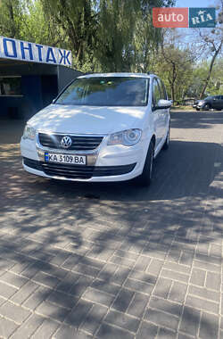 Минивэн Volkswagen Touran 2010 в Киеве