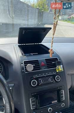 Мінівен Volkswagen Touran 2011 в 