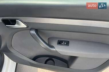 Мінівен Volkswagen Touran 2011 в 