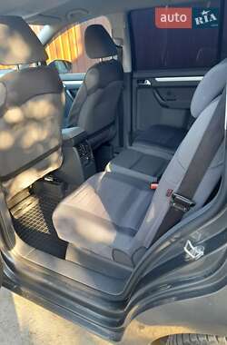Минивэн Volkswagen Touran 2011 в 