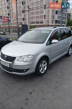 Мінівен Volkswagen Touran 2009 в Харкові