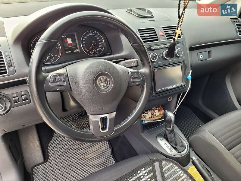 Минивэн Volkswagen Touran 2015 в Болехове