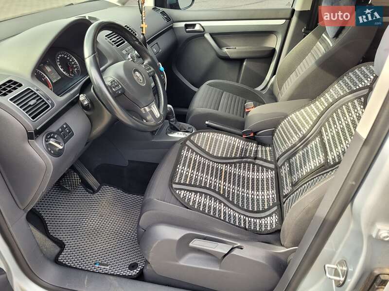 Минивэн Volkswagen Touran 2015 в Болехове