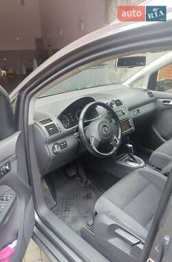 Минивэн Volkswagen Touran 2012 в 