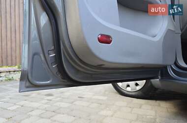 Мінівен Volkswagen Touran 2004 в 