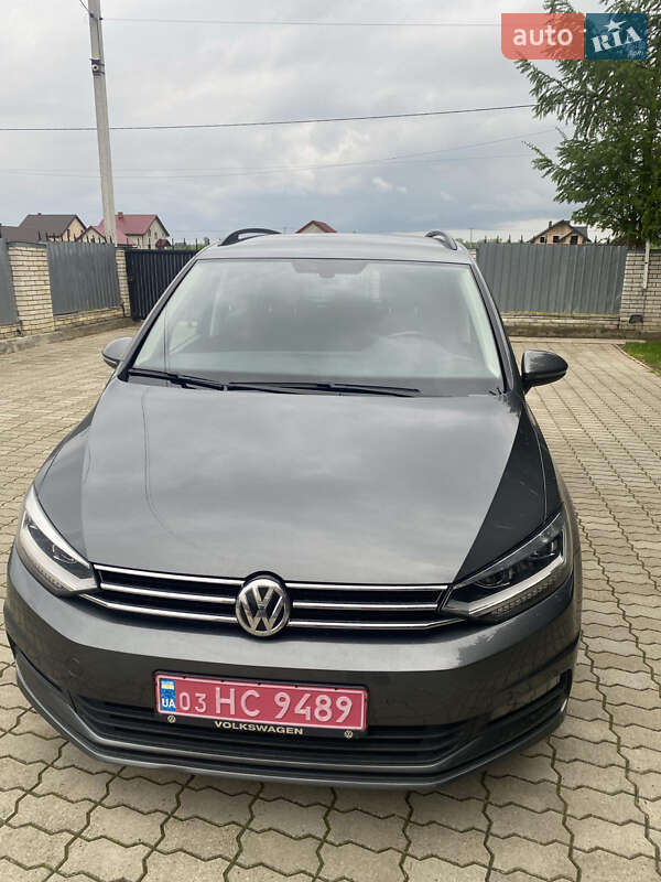 Мікровен Volkswagen Touran 2019 в Стрию