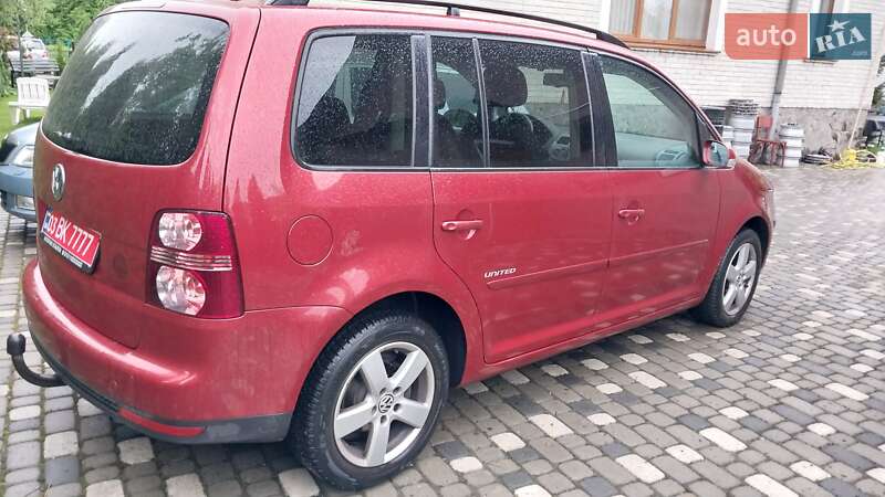 Мінівен Volkswagen Touran 2010 в Великій Багачці