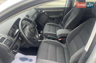 Мінівен Volkswagen Touran 2011 в 
