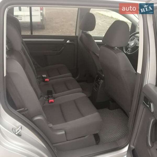 Мінівен Volkswagen Touran 2013 в Львові фото 18 Мінівен Volkswagen Touran 2013 в Львові