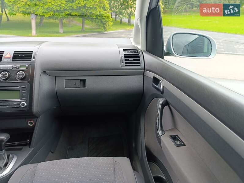 Мінівен Volkswagen Touran 2005 в Світловодську