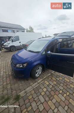 Мінівен Volkswagen Touran 2012 в 