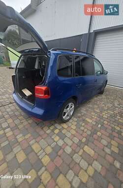 Мінівен Volkswagen Touran 2012 в 