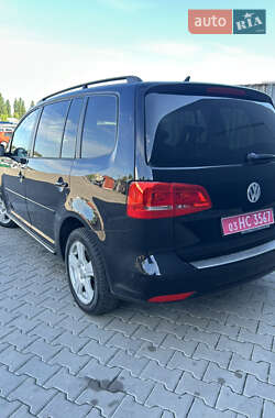 Минивэн Volkswagen Touran 2011 в 