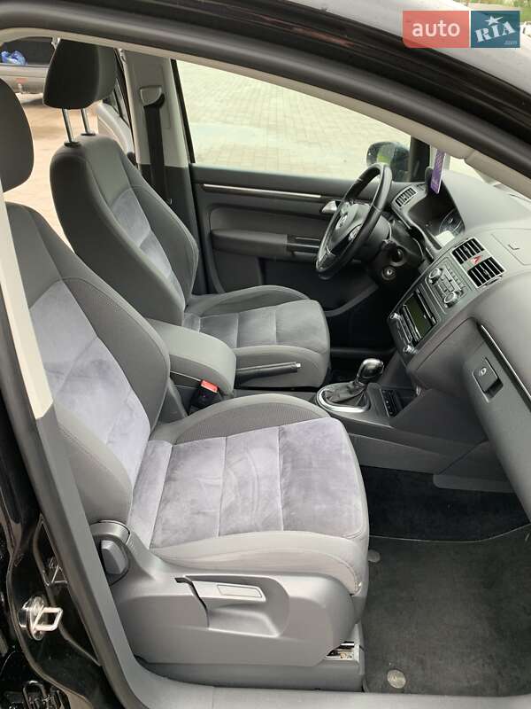 Мінівен Volkswagen Touran 2010 в Заліщиках