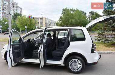Мінівен Volkswagen Touran 2009 в 