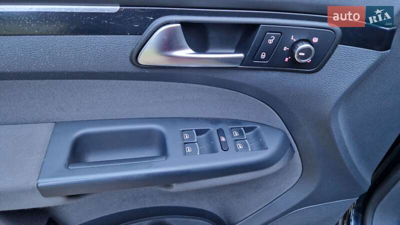 Мінівен Volkswagen Touran 2012 в Черкасах