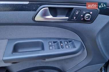 Минивэн Volkswagen Touran 2012 в 