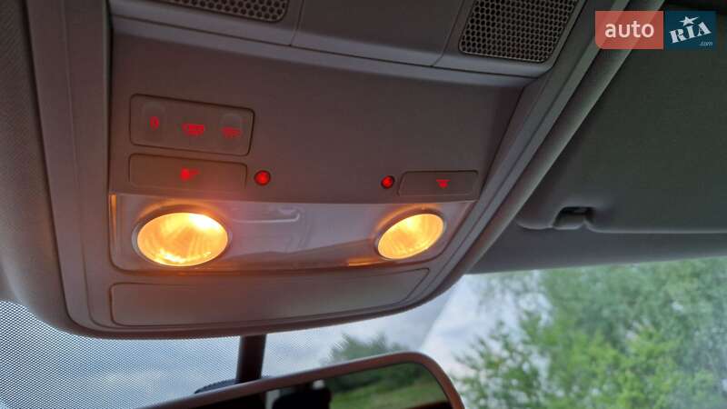 Мінівен Volkswagen Touran 2012 в Черкасах