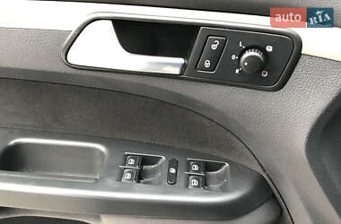 Мінівен Volkswagen Touran 2009 в 