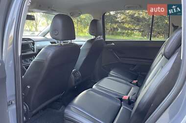 Минивэн Volkswagen Touran 2016 в 