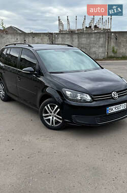 Минивэн Volkswagen Touran 2011 в Сарнах