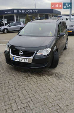 Мінівен Volkswagen Touran 2008 в Сарнах