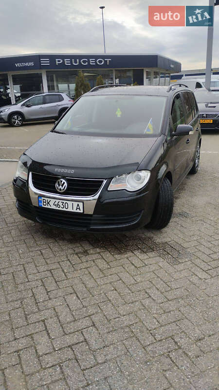 Минивэн Volkswagen Touran 2008 в 