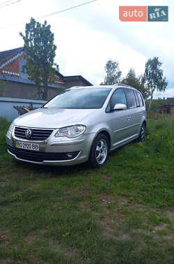 Мінівен Volkswagen Touran 2009 в 