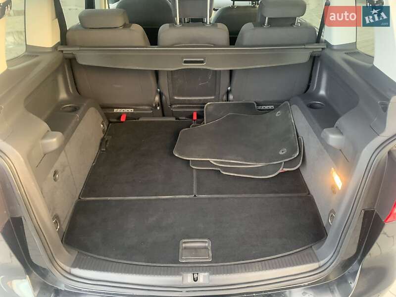 Мінівен Volkswagen Touran 2014 в Чернівцях