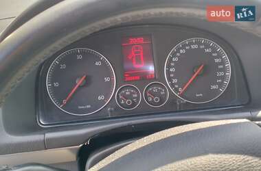Минивэн Volkswagen Touran 2004 в 