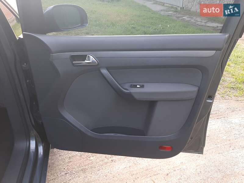 Минивэн Volkswagen Touran 2004 в Полтаве