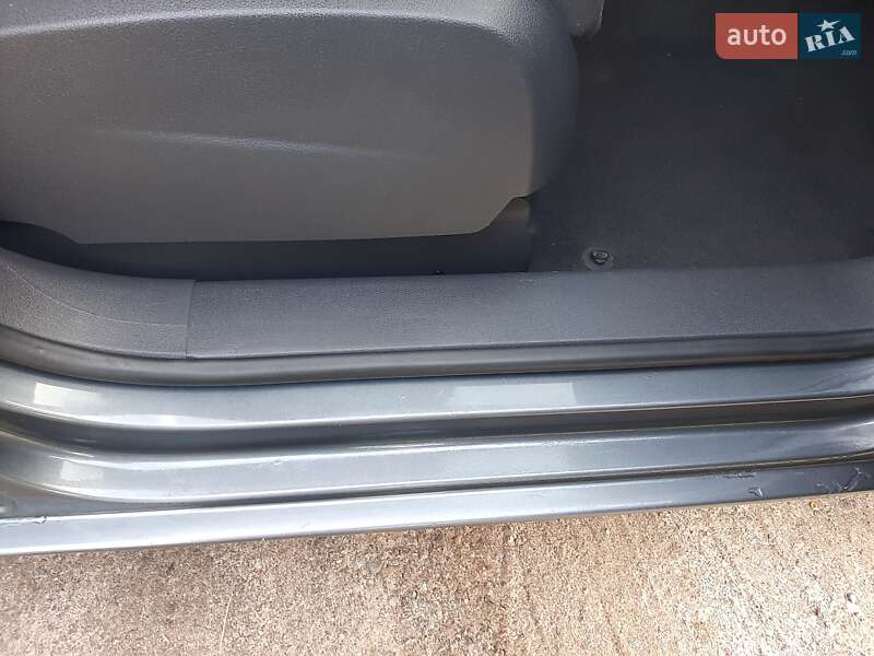 Минивэн Volkswagen Touran 2004 в Полтаве