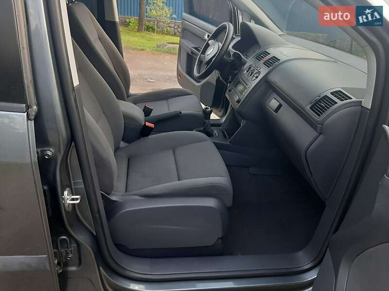 Минивэн Volkswagen Touran 2004 в Полтаве