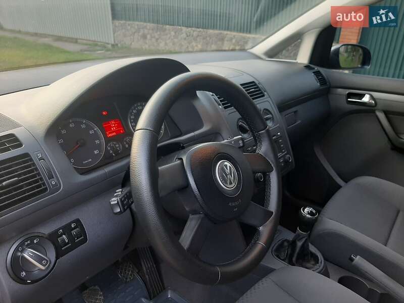 Минивэн Volkswagen Touran 2004 в Полтаве