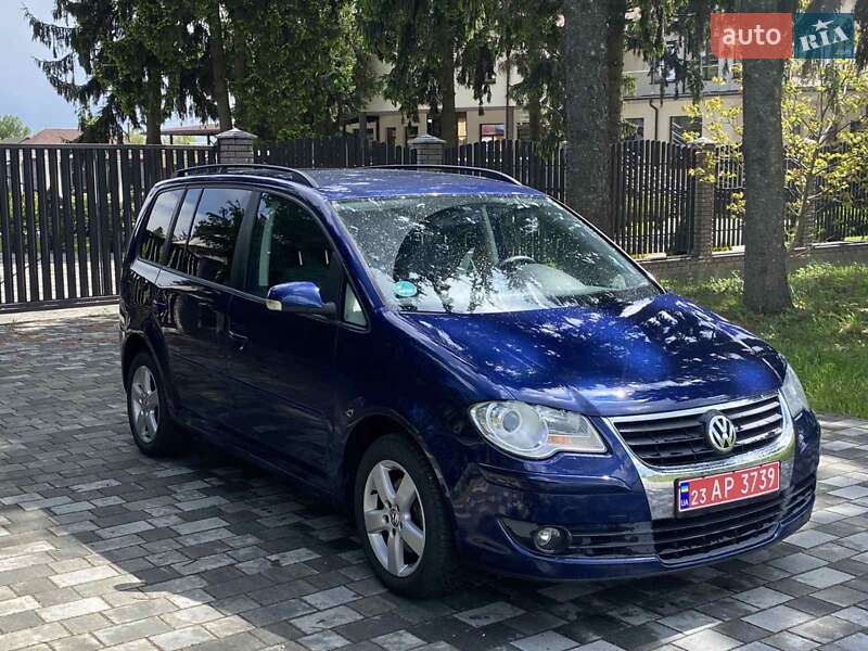 Минивэн Volkswagen Touran 2009 в 