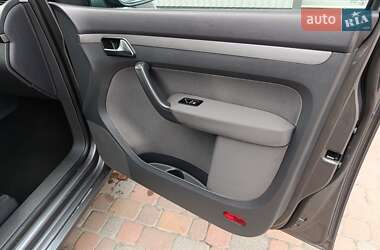 Мінівен Volkswagen Touran 2011 в 