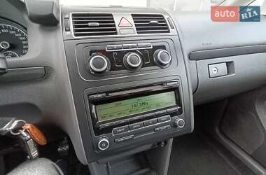 Мінівен Volkswagen Touran 2011 в 