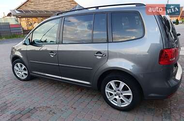 Мінівен Volkswagen Touran 2011 в 