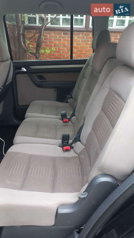 Минивэн Volkswagen Touran 2010 в Ахтырке