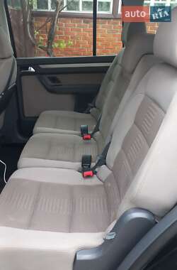 Мінівен Volkswagen Touran 2010 в 