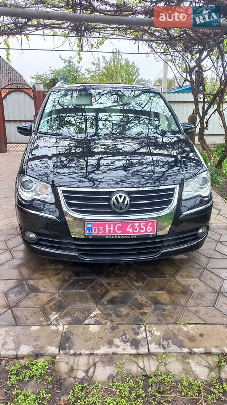 Минивэн Volkswagen Touran 2010 в Ахтырке